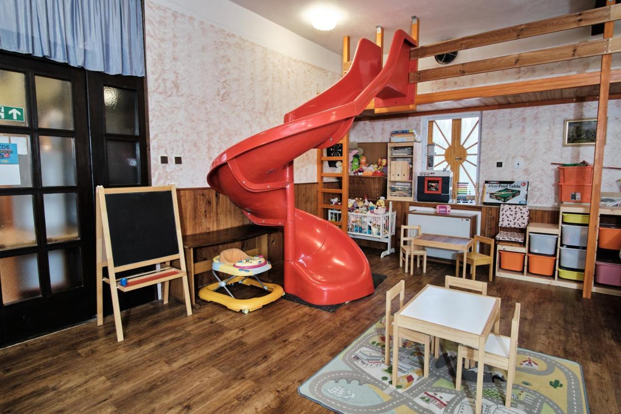 Treehouse Kremilek Villa Jesenice  Ngoại thất bức ảnh